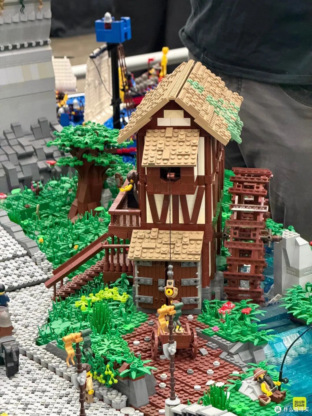 图注｜《Hammerstone Keep 等大型城堡合作展区》，局部。