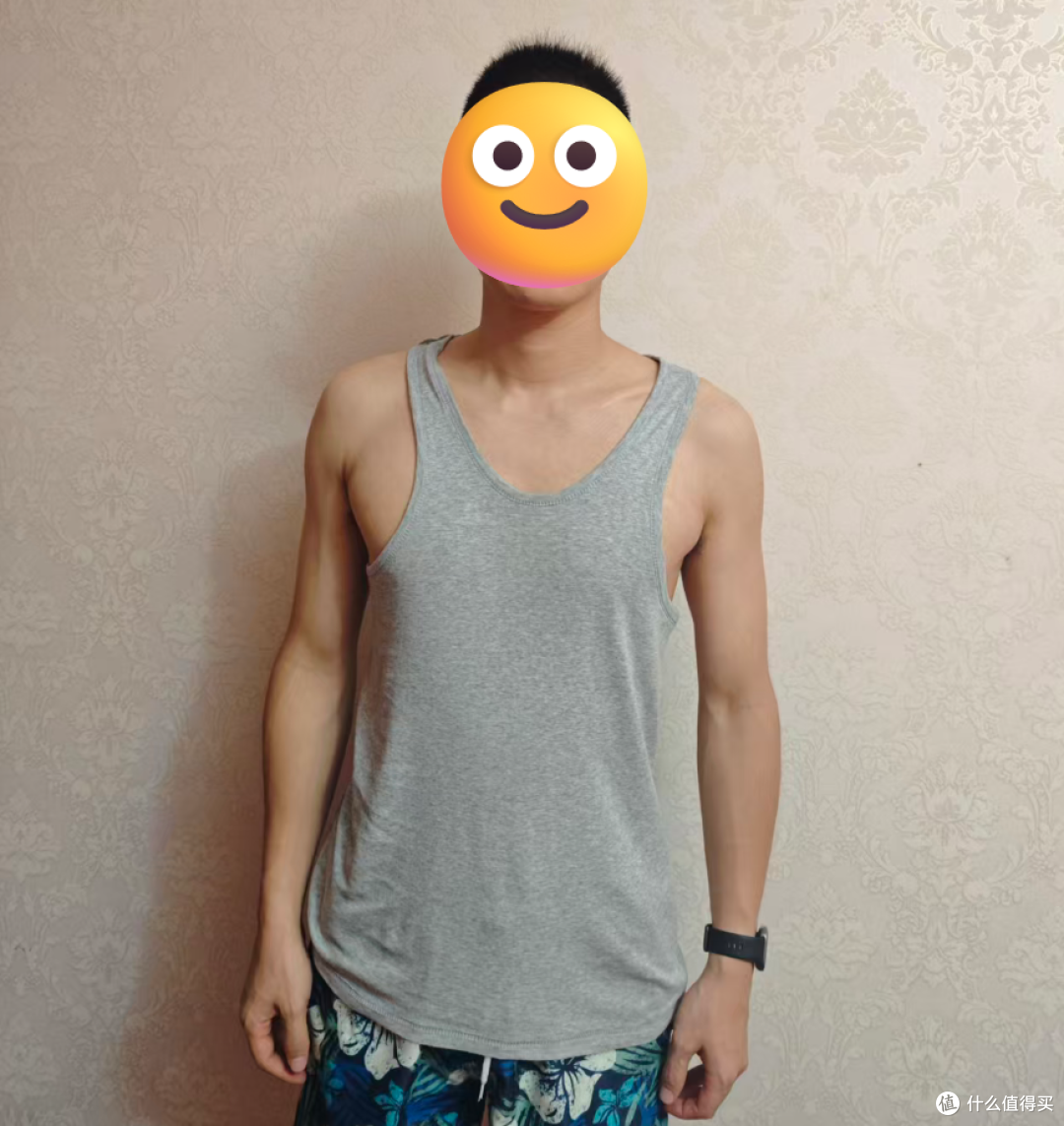 胸肌和腹肌已经逐渐消失了