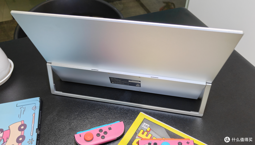 18英寸200Hz，兼顾桌搭与全场景使用的CFORCE CF118H便携显示器