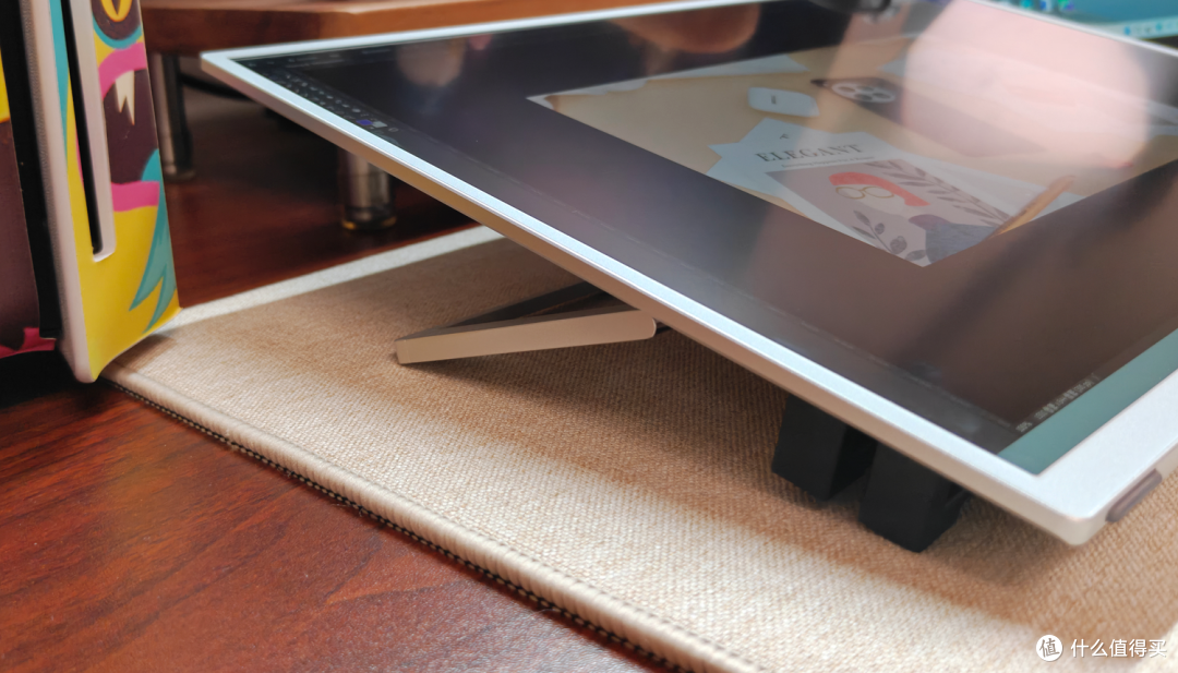 18英寸200Hz，兼顾桌搭与全场景使用的CFORCE CF118H便携显示器