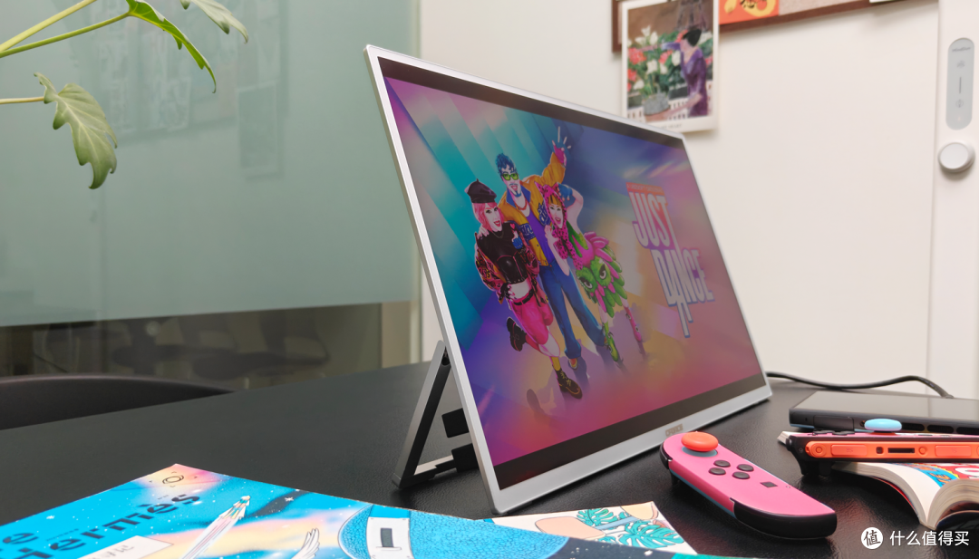 18英寸200Hz，兼顾桌搭与全场景使用的CFORCE CF118H便携显示器