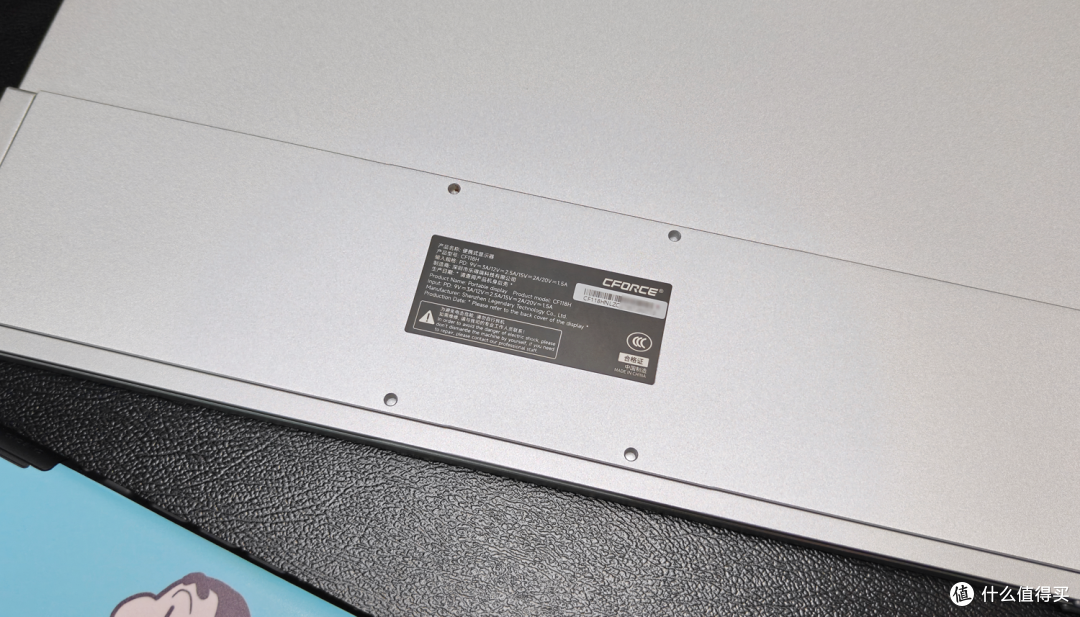 18英寸200Hz，兼顾桌搭与全场景使用的CFORCE CF118H便携显示器