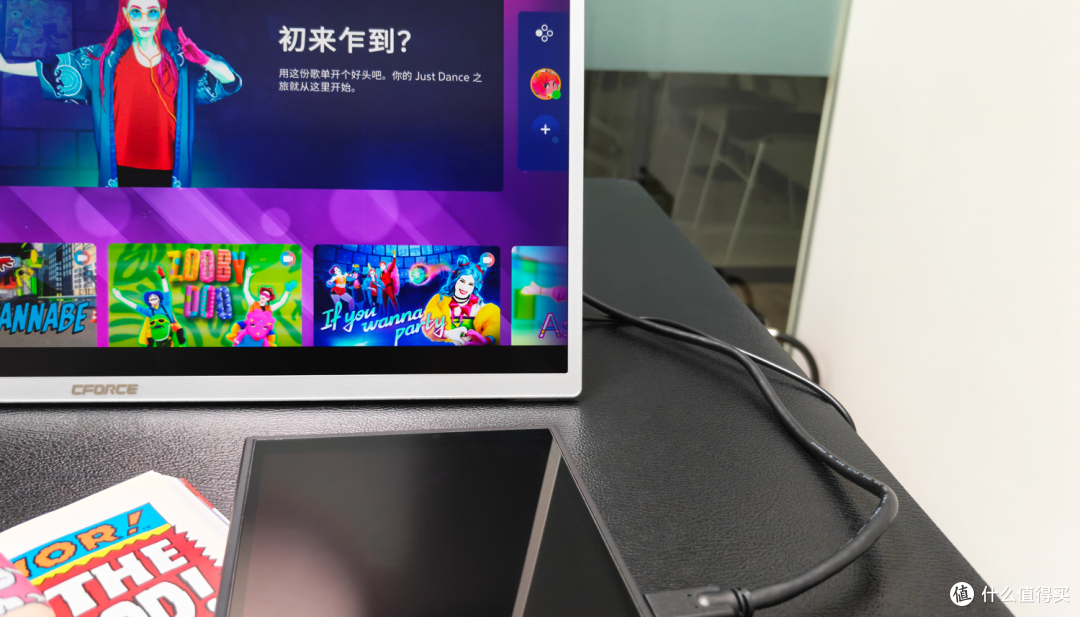18英寸200Hz，兼顾桌搭与全场景使用的CFORCE CF118H便携显示器