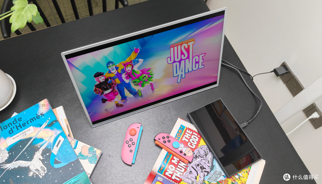 18英寸200Hz，兼顾桌搭与全场景使用的CFORCE CF118H便携显示器