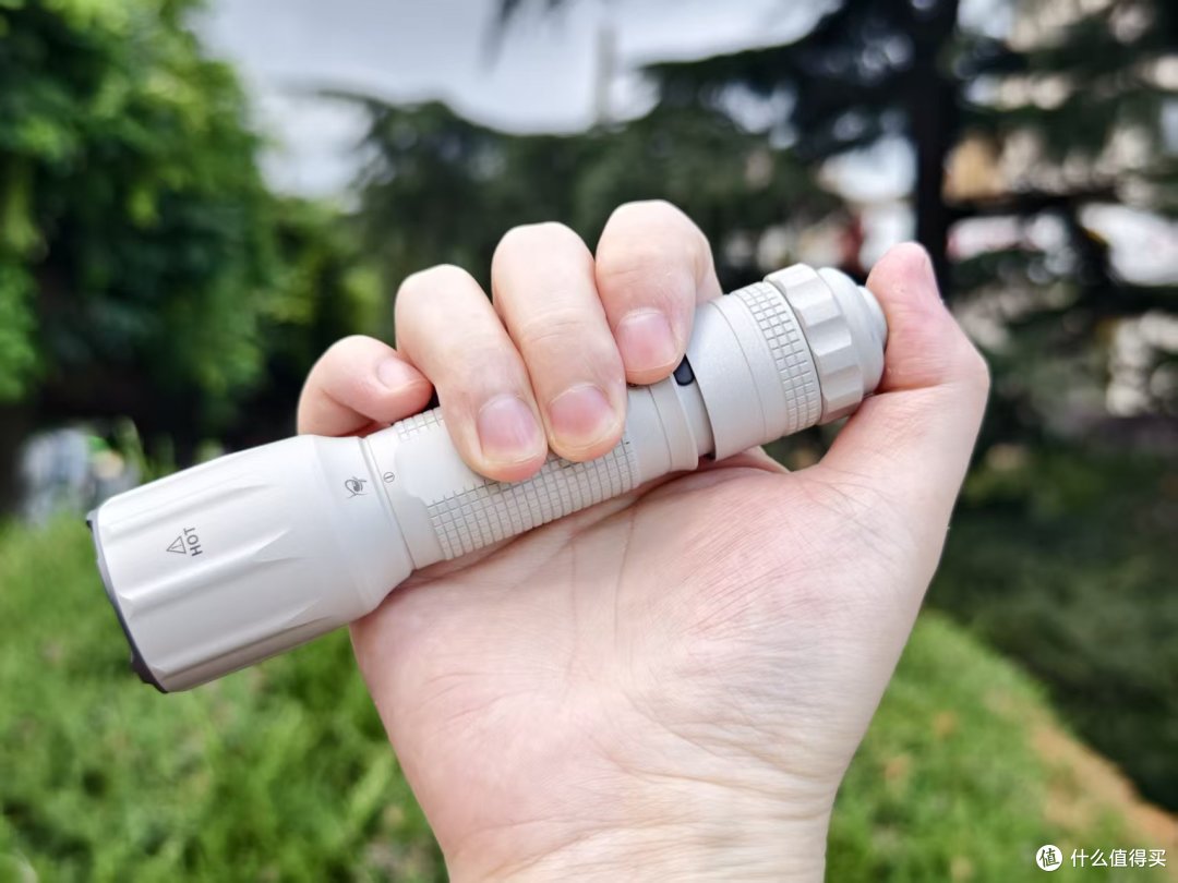 黑夜一束光 捡漏纳丽德TA30D MAX手电筒
