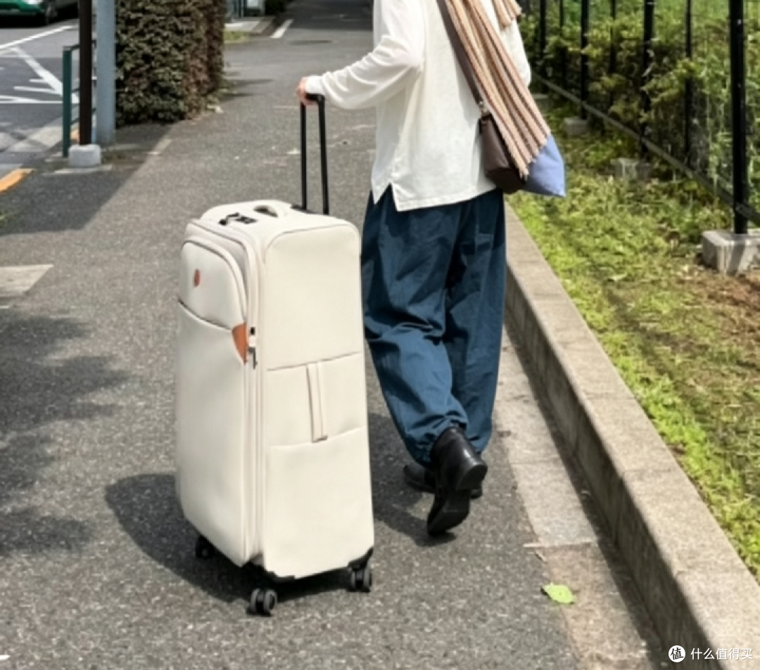 当23kg成为出国隐形天花板,一只3.3kg软箱教会我的“减重哲学”