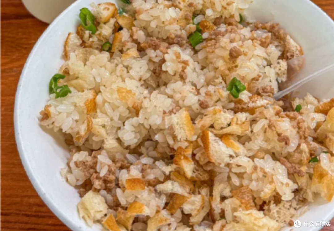 温州糯米饭淋肉汤油条碎，咸香软糯早餐绝佳选择