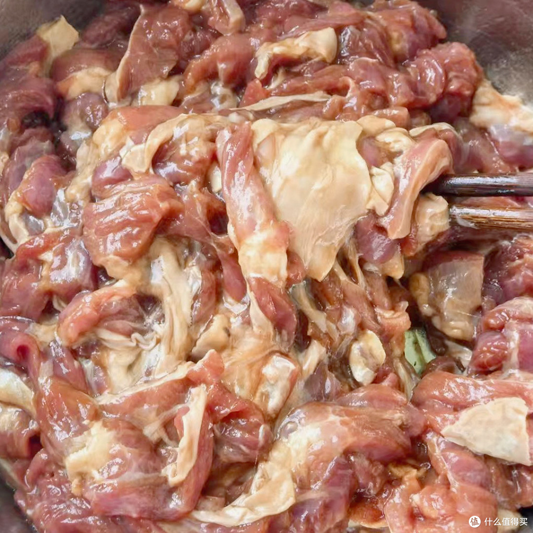 一顿饭的仪式:粉蒸牛肉,下班后最治愈的“一人食”