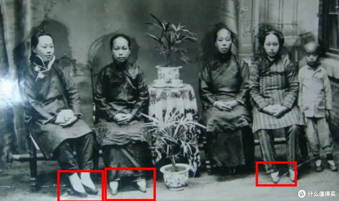 从裹脚到露脚,中国女人花了1000年追求脚与美的自由