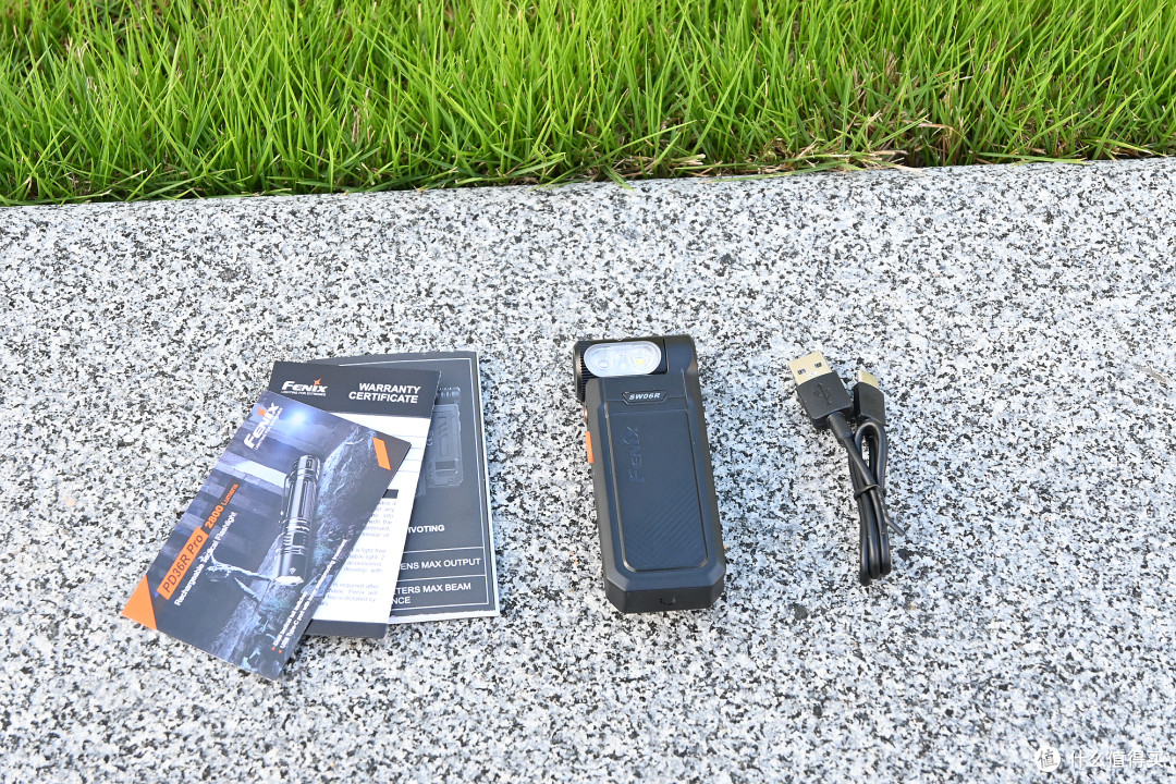 新升级,更实用!FENIX菲尼克斯SW06R多功能EDC转角灯体验
