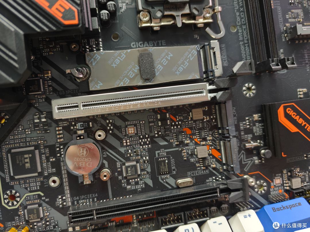 技嘉Z890M 战鹰 DUO X:多重黑科技,解锁酷睿Ultra平台隐藏性能