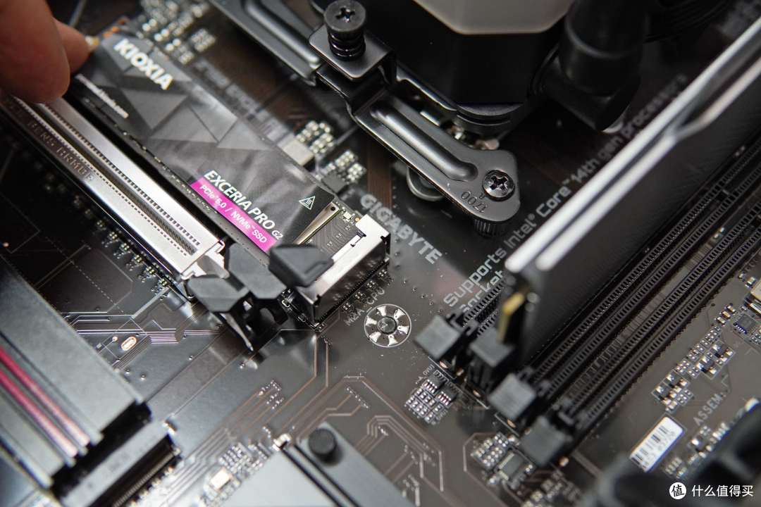 原厂颗粒，PCIe 5.0固态硬盘旗舰性能，铠侠 EXCERIA PRO G2 VE10