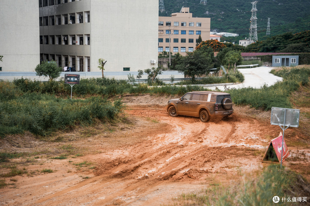 烂泥地里撒野:亲眼见证享界G9的硬核实力