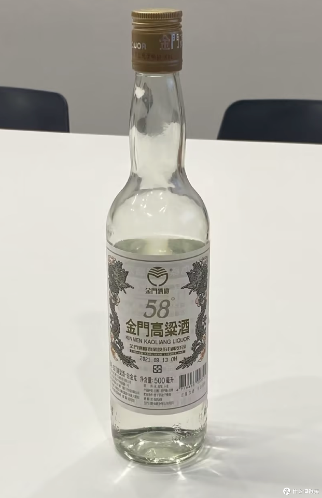 值酒实验室测评:一个香得满,一个烈得净:叙府白盖 VS 金门白金龙,差别比想象中大