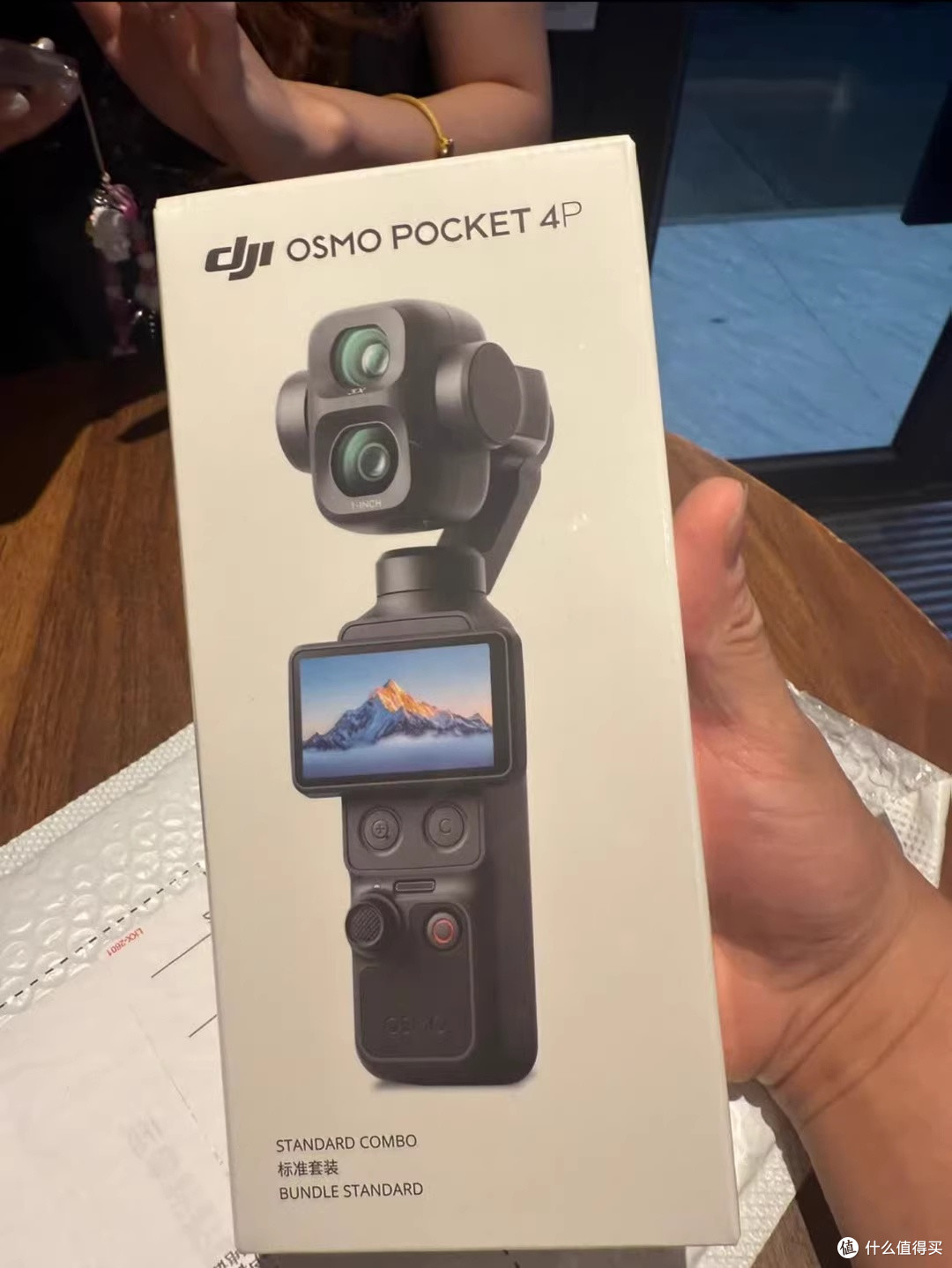 Pocket 4 Pro:双镜头与电影感