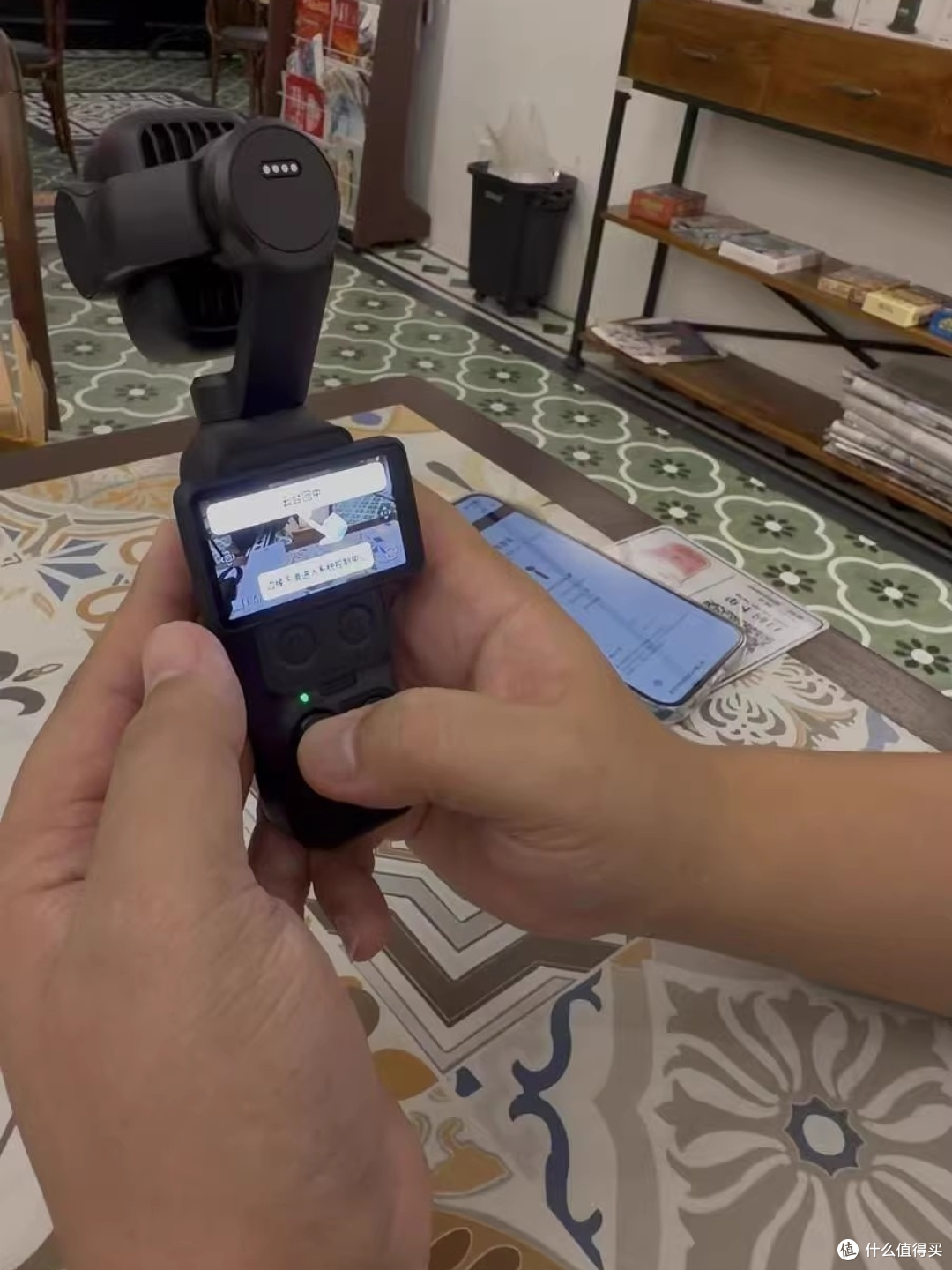 揣兜即拍电影感：大疆Pocket 4 Pro