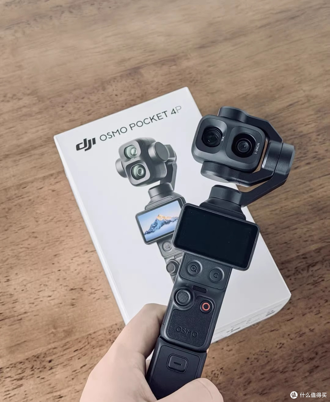 双眸一英寸，Pocket 4 Pro 把电影感揣进了兜里