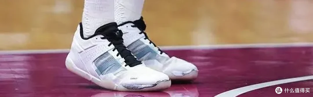 【WNBA每日上脚】Puma第一骚来了？五彩斑来的黑！