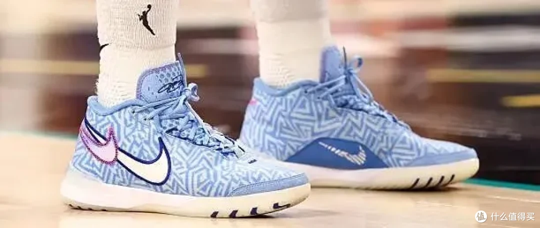 【WNBA每日上脚】Puma第一骚来了？五彩斑来的黑！