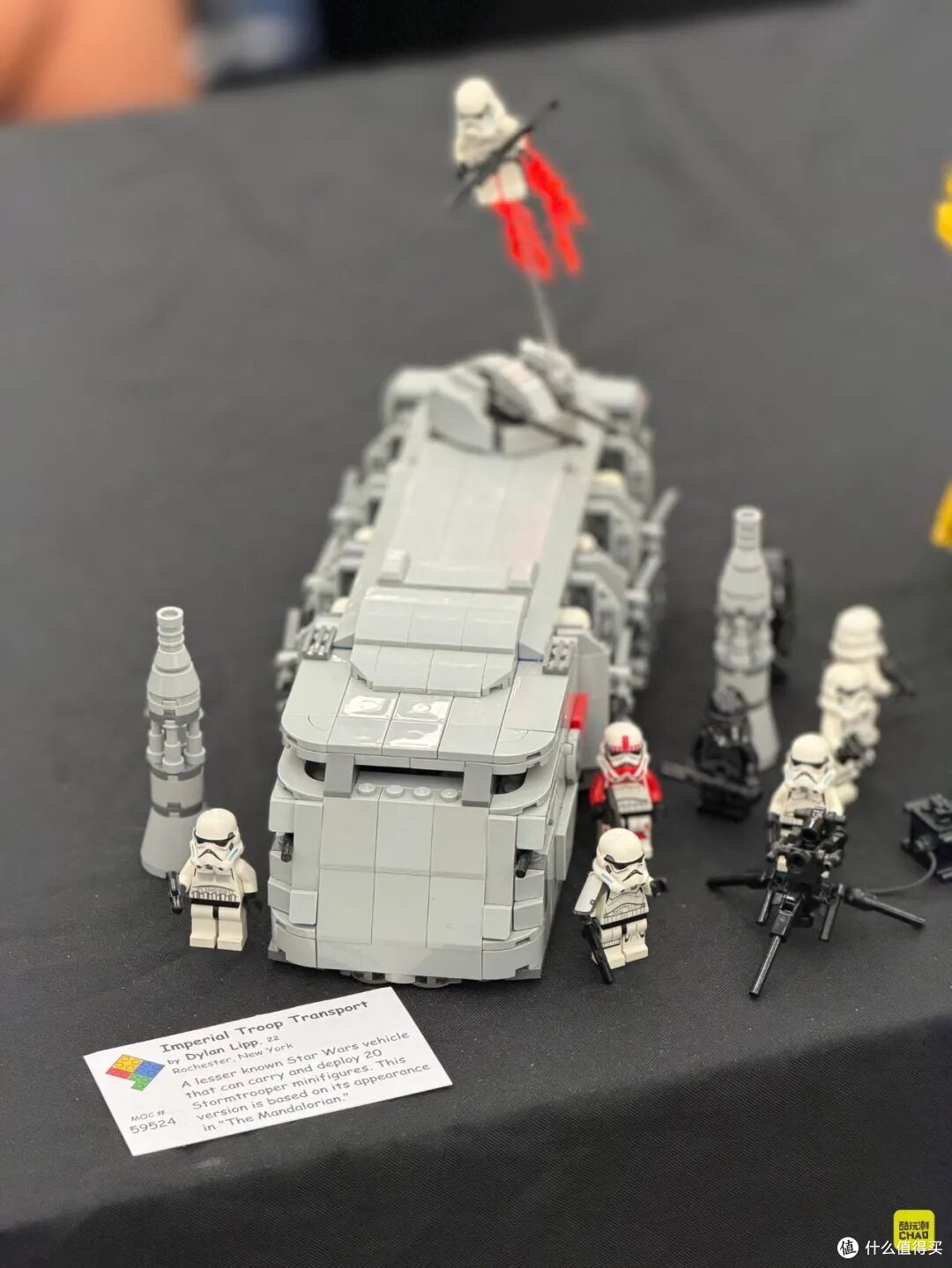 图注｜Dylan Lipp 的《Imperial Troop Transport与克隆军团》。