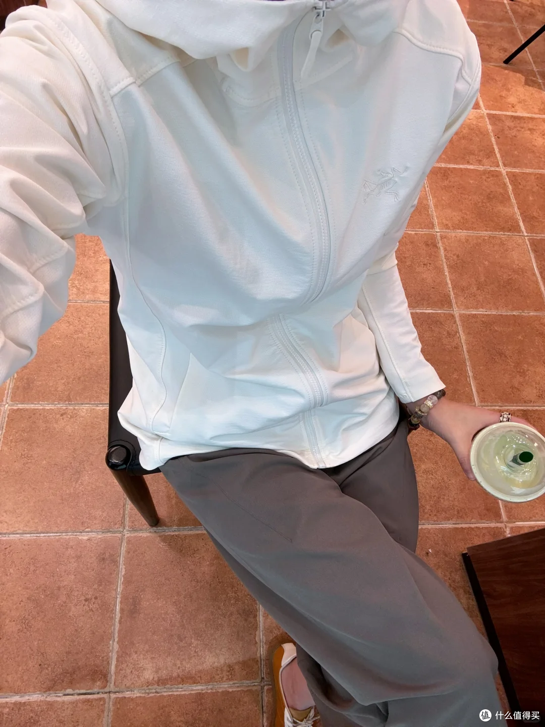买户外衣最不该选白色,但这件始祖鸟我还是没忍住