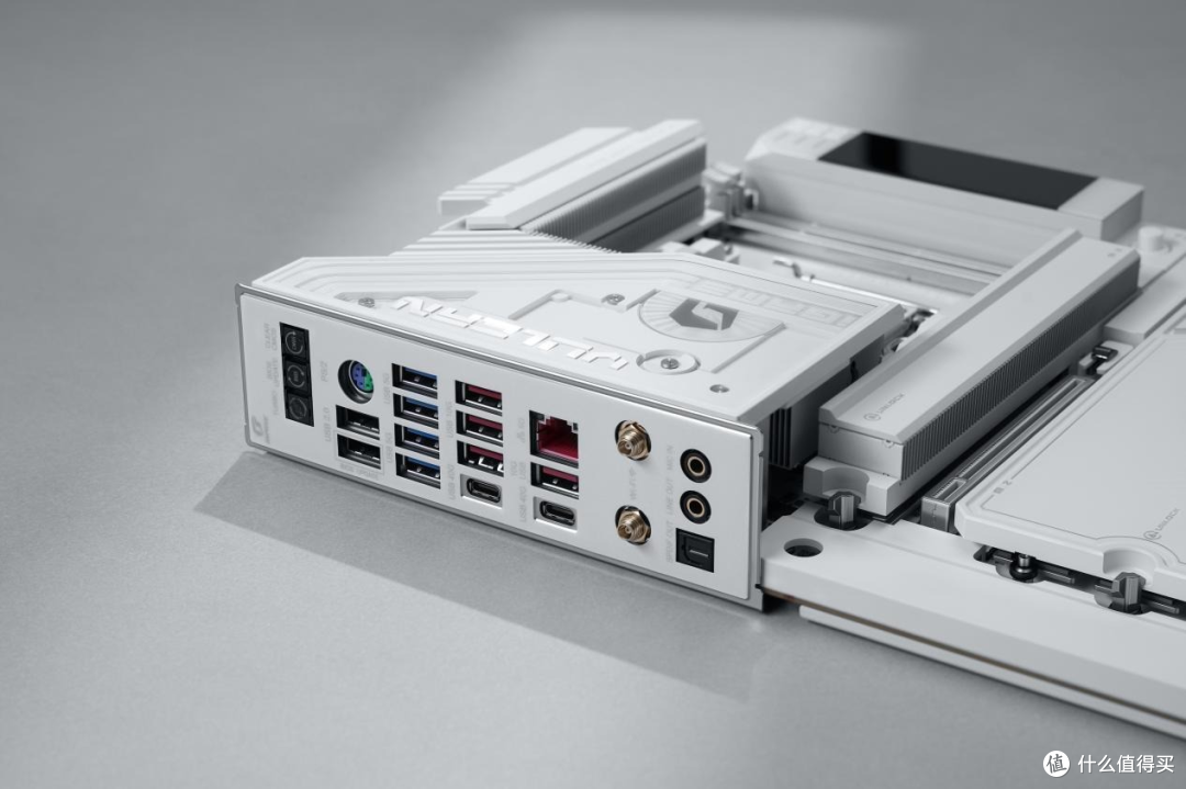 七彩虹白火神X870E预售3999元,国产内存超频主板值不值