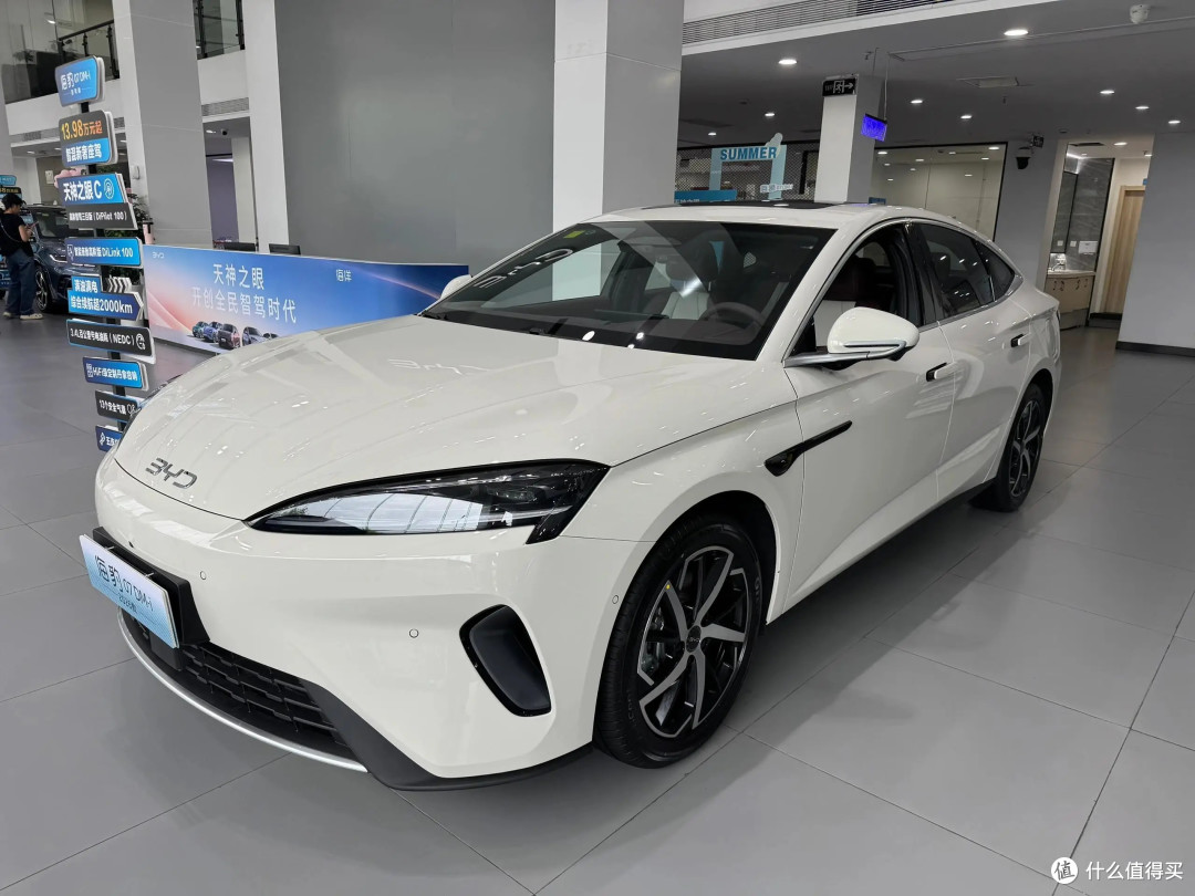 驶向远方的“海豹”:一辆让全家人都点头的混动轿车