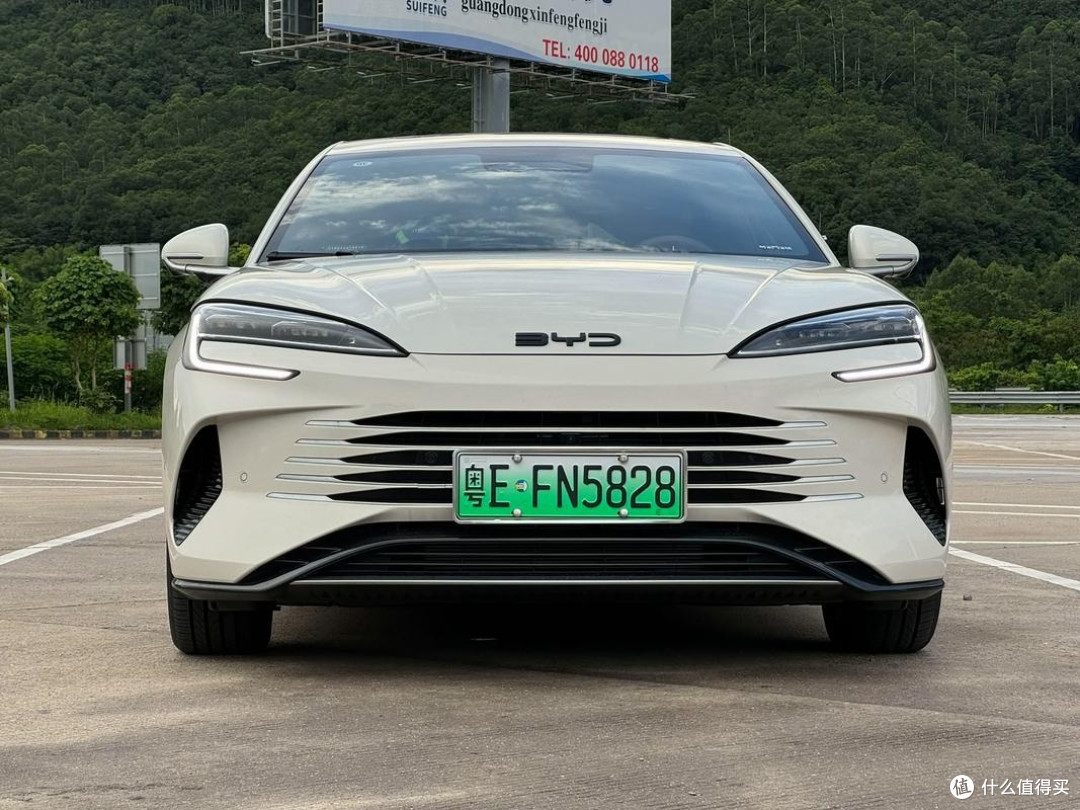 驶向远方的“海豹”:一辆让全家人都点头的混动轿车