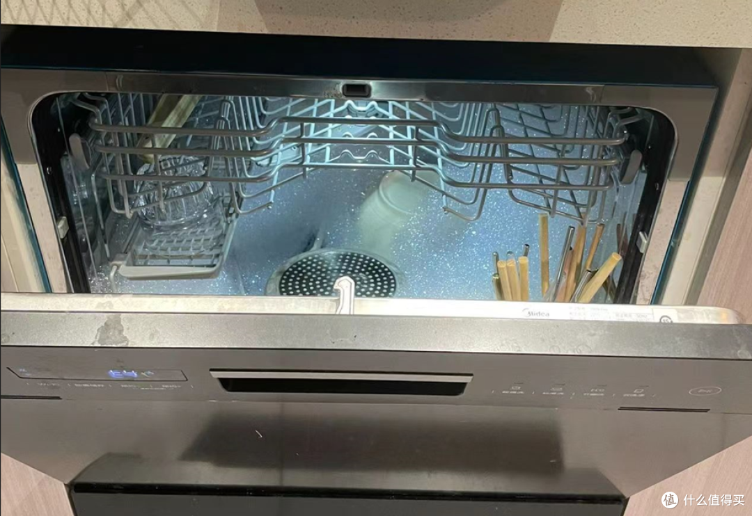 我把水槽洗碗机换成嵌入式洗碗机后，才发现差异这么大！