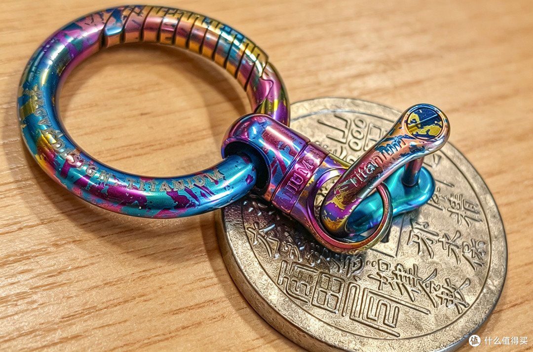 把彩虹套在手上,费戈彩钛钥匙扣,EDC的颜值毒物
