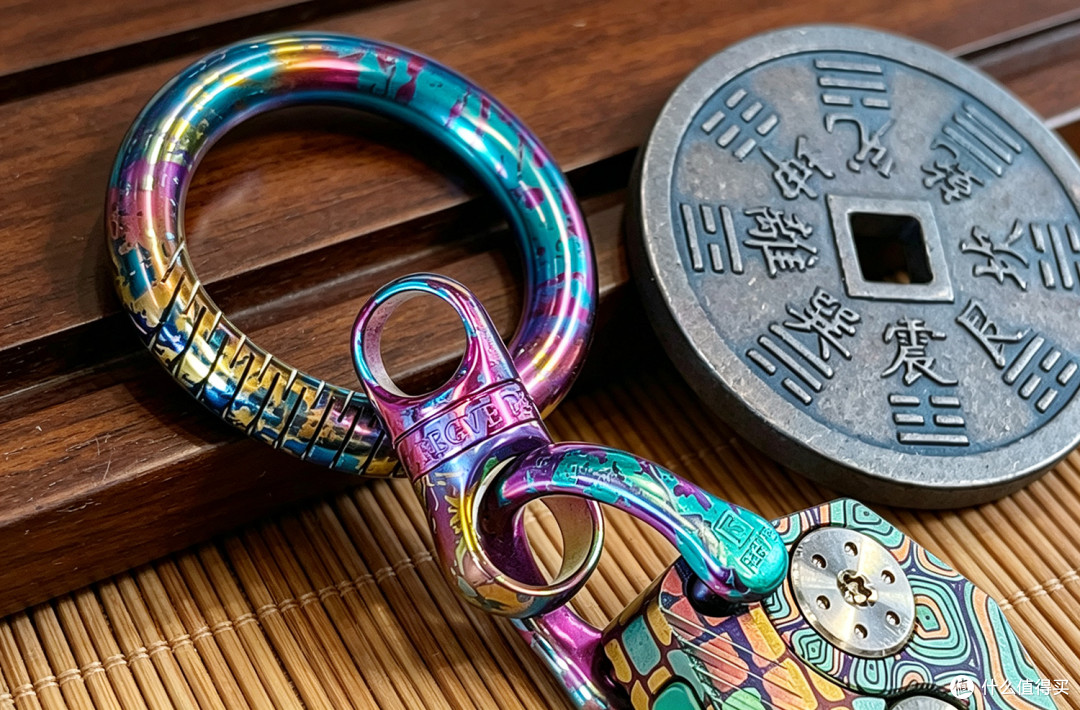 把彩虹套在手上,费戈彩钛钥匙扣,EDC的颜值毒物