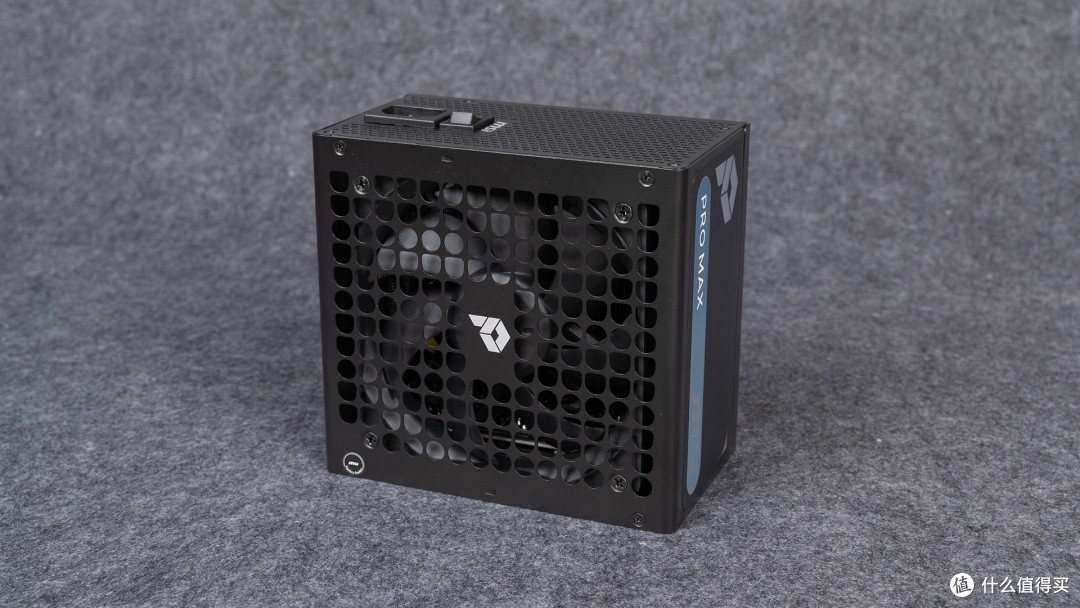 微星PRO MAX 1000P电源:双白金+日系电容+十年保,600块用料真狠