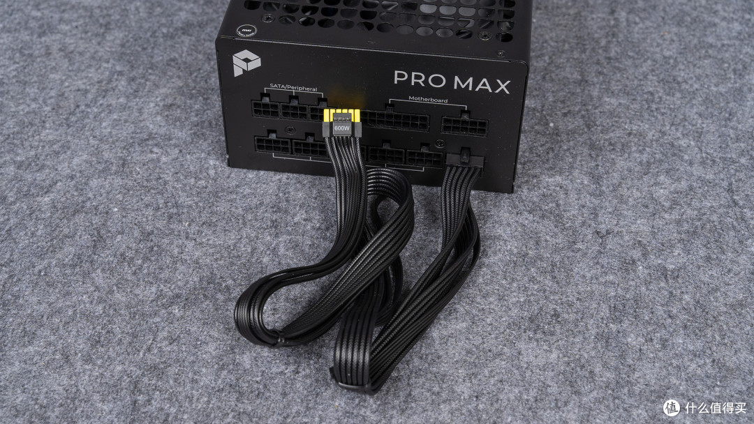 微星PRO MAX 1000P电源:双白金+日系电容+十年保,600块用料真狠