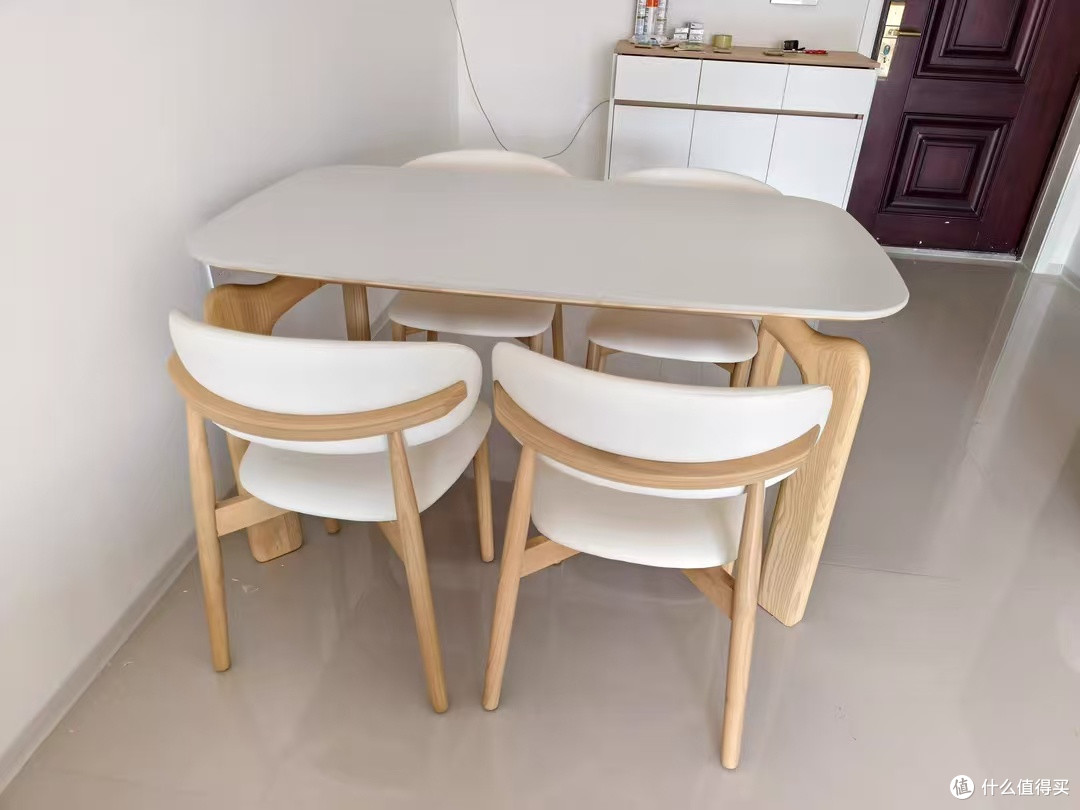 小户型餐厅逆袭,这张可移动餐桌把我家鸡肋角落全盘活了