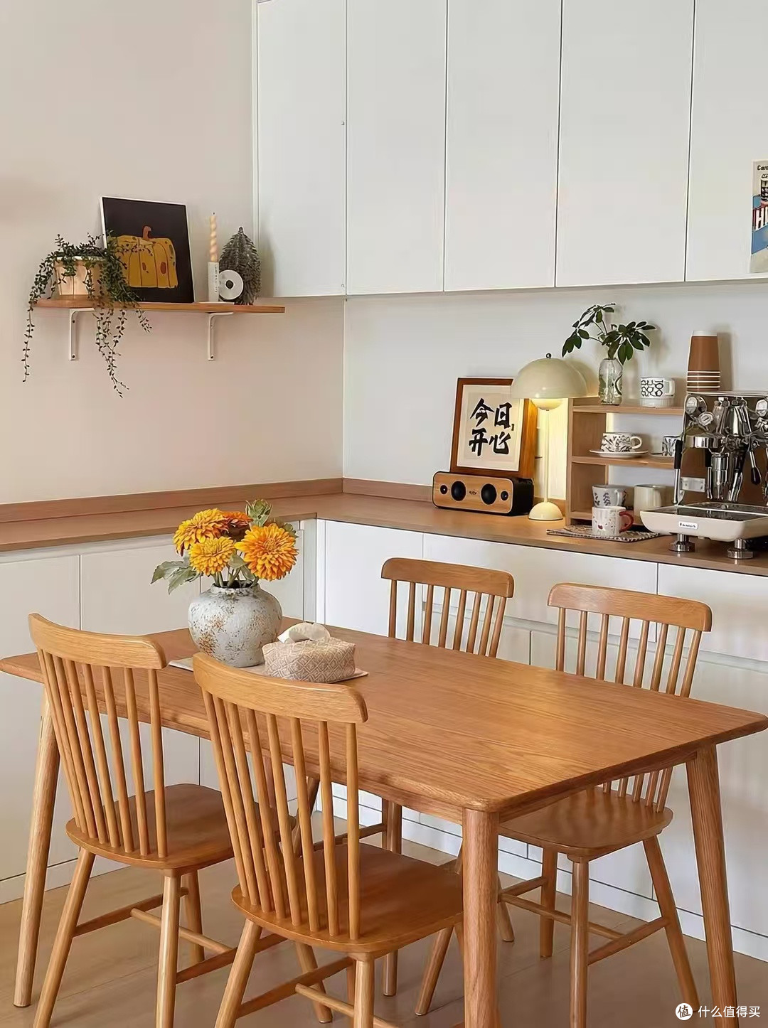 小户型餐厅扩容术：这张移动餐桌比固定大餐桌好用10倍