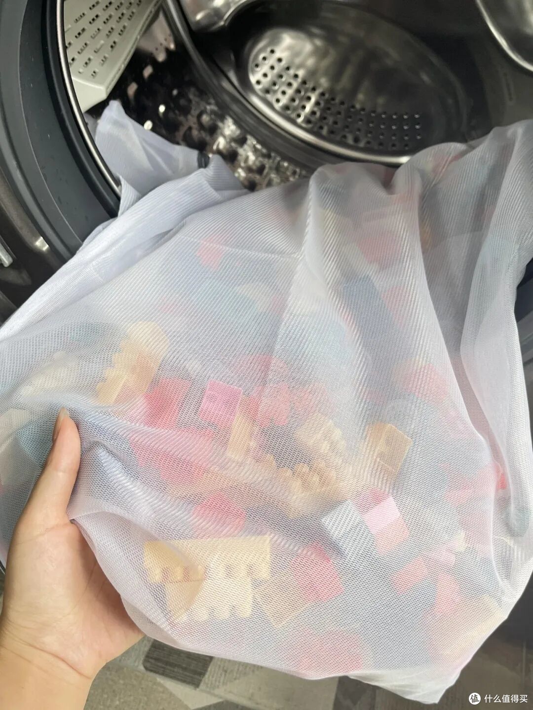 被网友「洗衣袋用法」惊呆了，以为只能洗衣服，没想到用途这么广