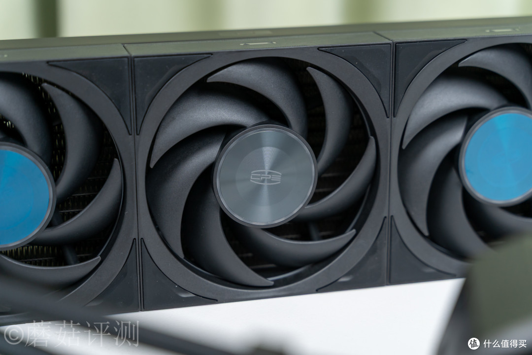 双屏新玩法,高颜值又能打!超频三双境 DX360Pro ARGB水冷 评测