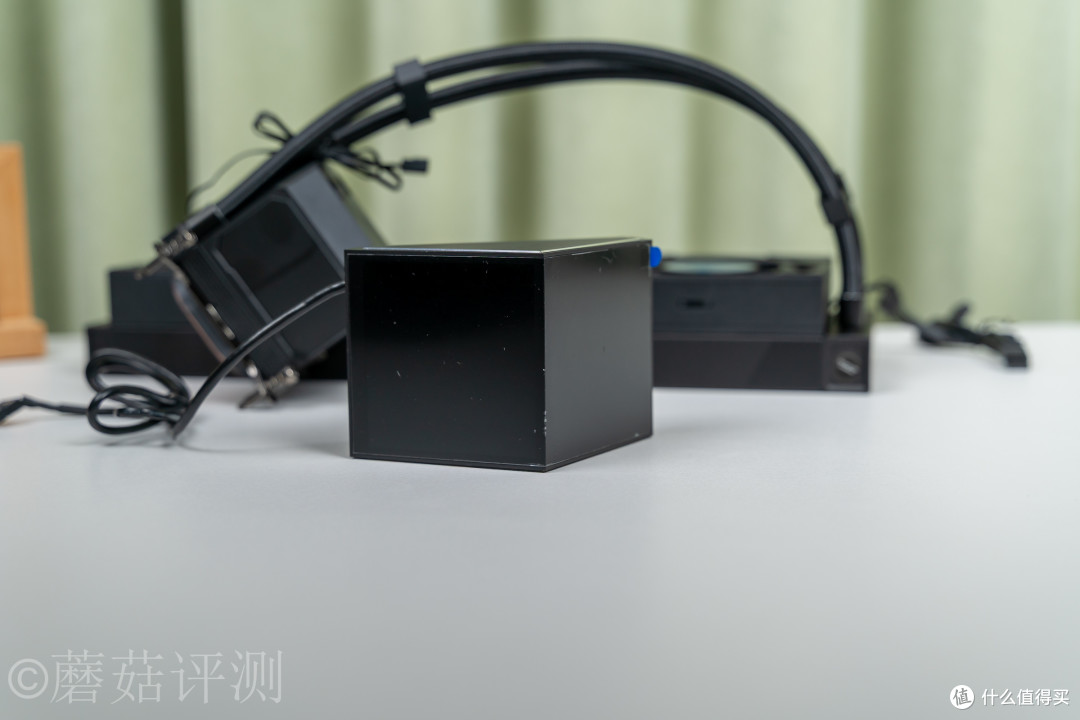 双屏新玩法,高颜值又能打!超频三双境 DX360Pro ARGB水冷 评测