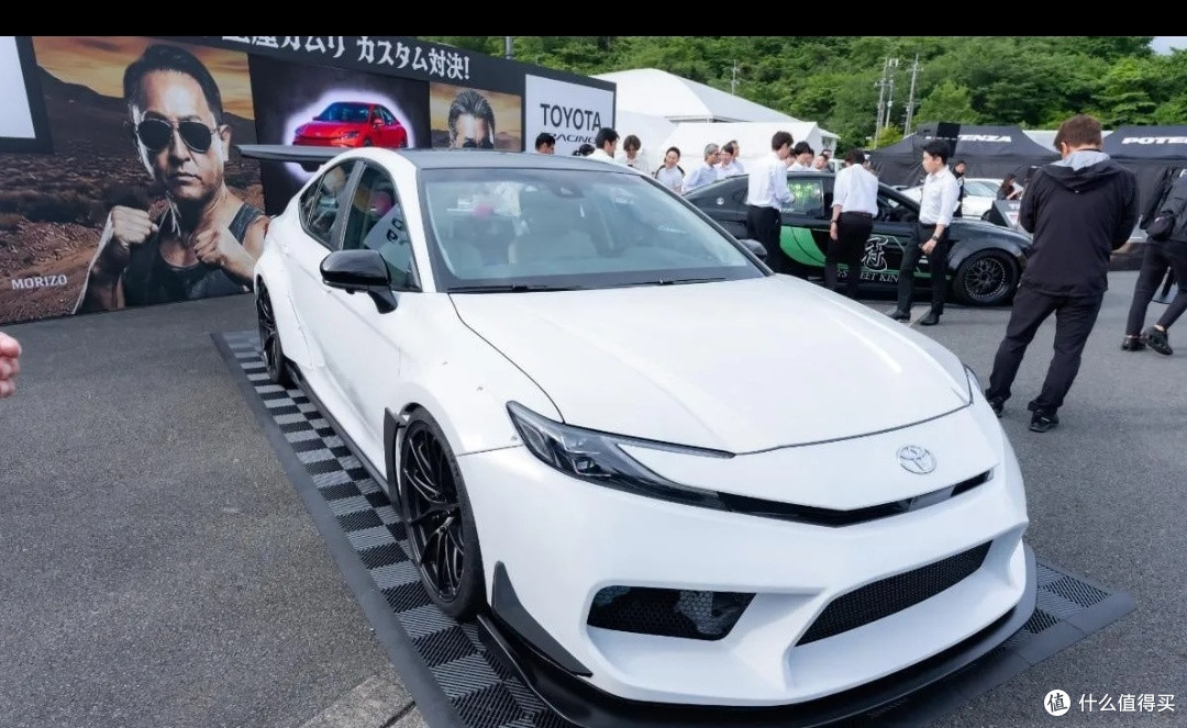 7缸双擎凯美瑞,700匹跑网约车?丰田最疯改装,颠覆所有人认知!