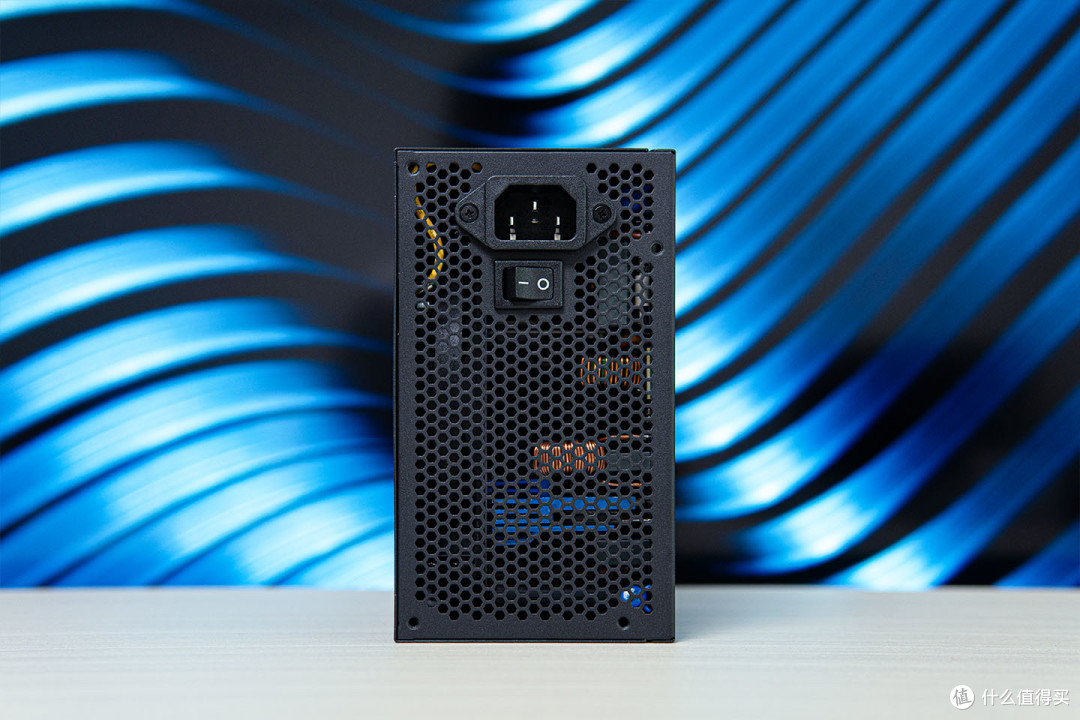 乔思伯X400CG+冰立方AK700 VC+安耐美金竞蝠GM850W装机展示