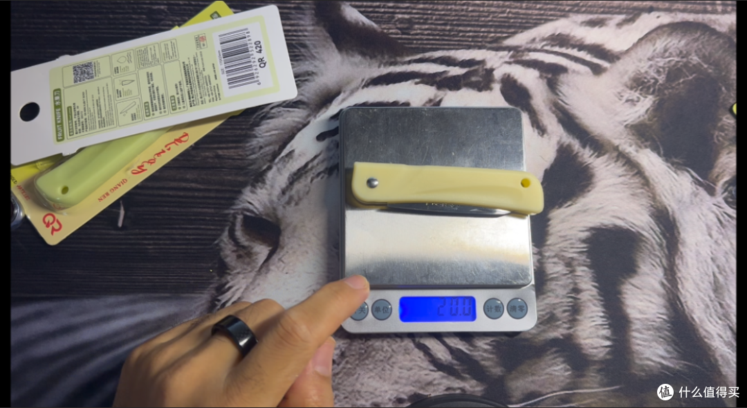 一元秒杀折叠水果刀实测：20g超轻机身，国产品控惊艳性价比封神