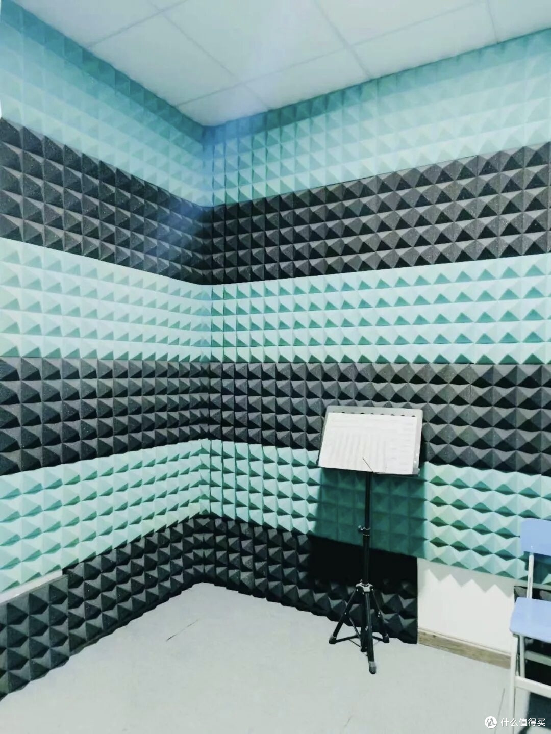 租屋隔音自救,一面墙纸省下搬家钱