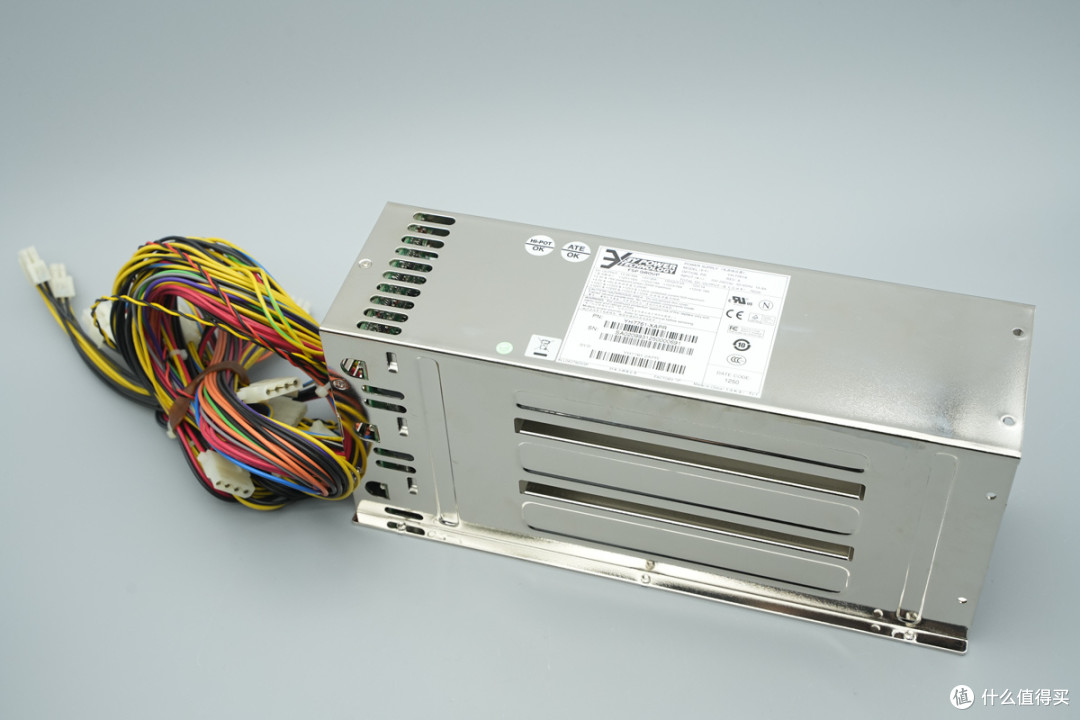 支持2+1冗余热插拔,3Y POWER电源笼拆解