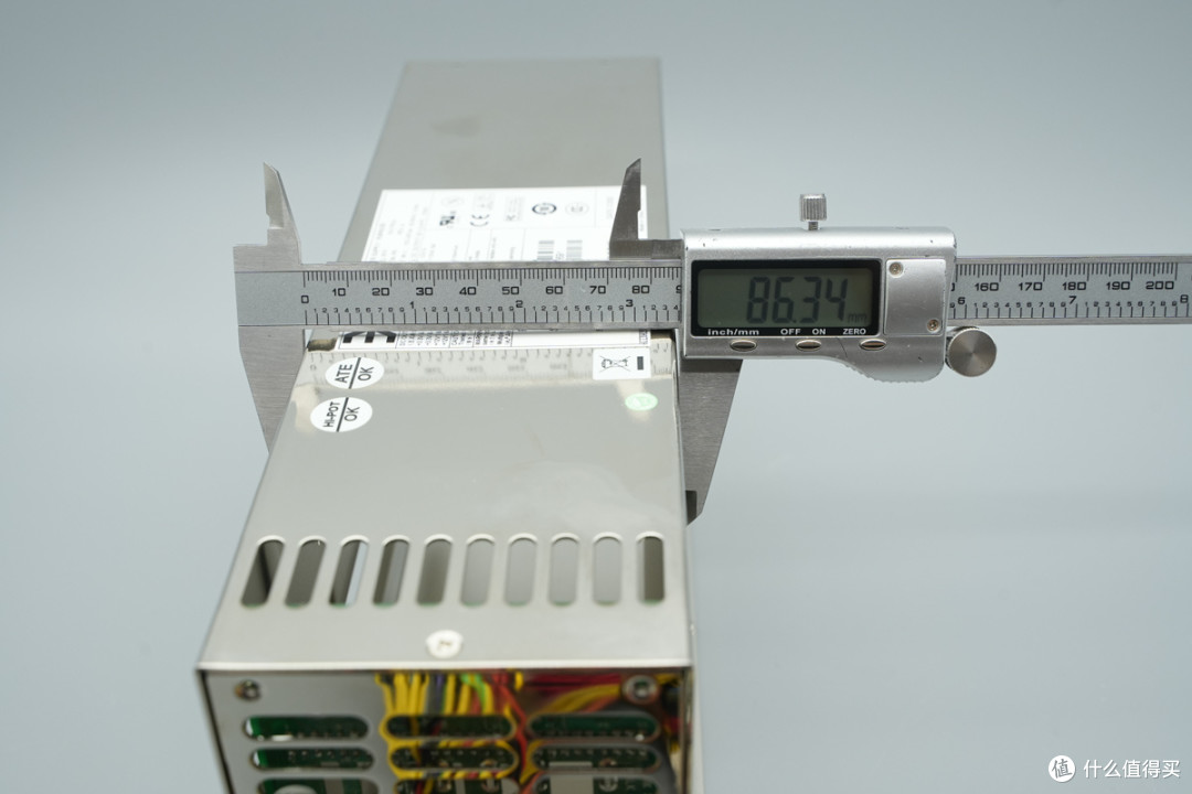 支持2+1冗余热插拔,3Y POWER电源笼拆解