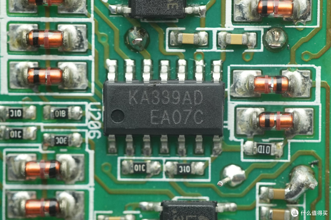 支持2+1冗余热插拔,3Y POWER电源笼拆解