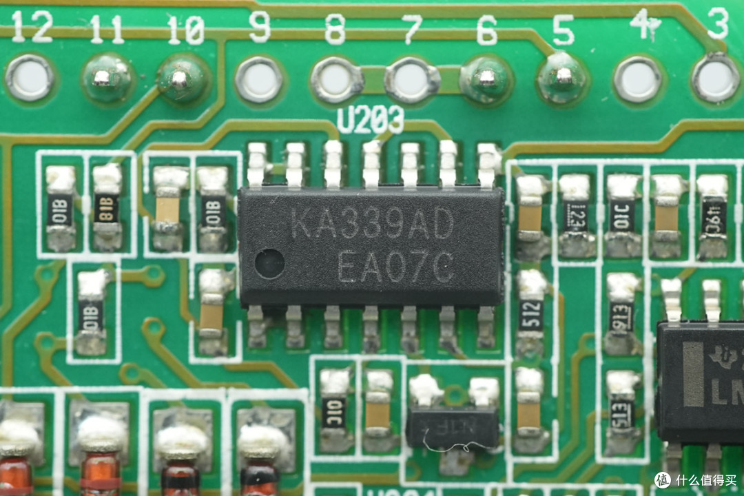 支持2+1冗余热插拔,3Y POWER电源笼拆解