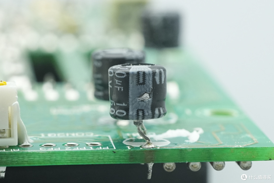 支持2+1冗余热插拔,3Y POWER电源笼拆解