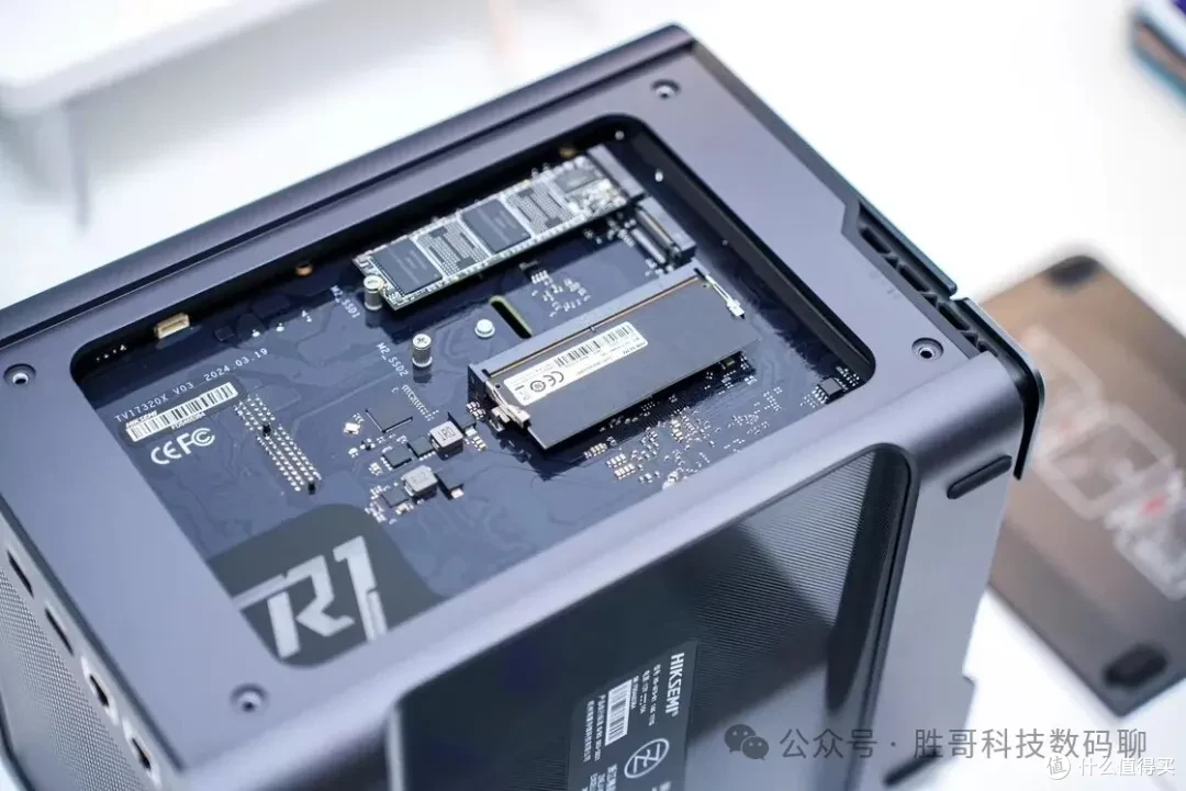 海康R1内部拆解：主板+双M.2 NVMe插槽+SSD