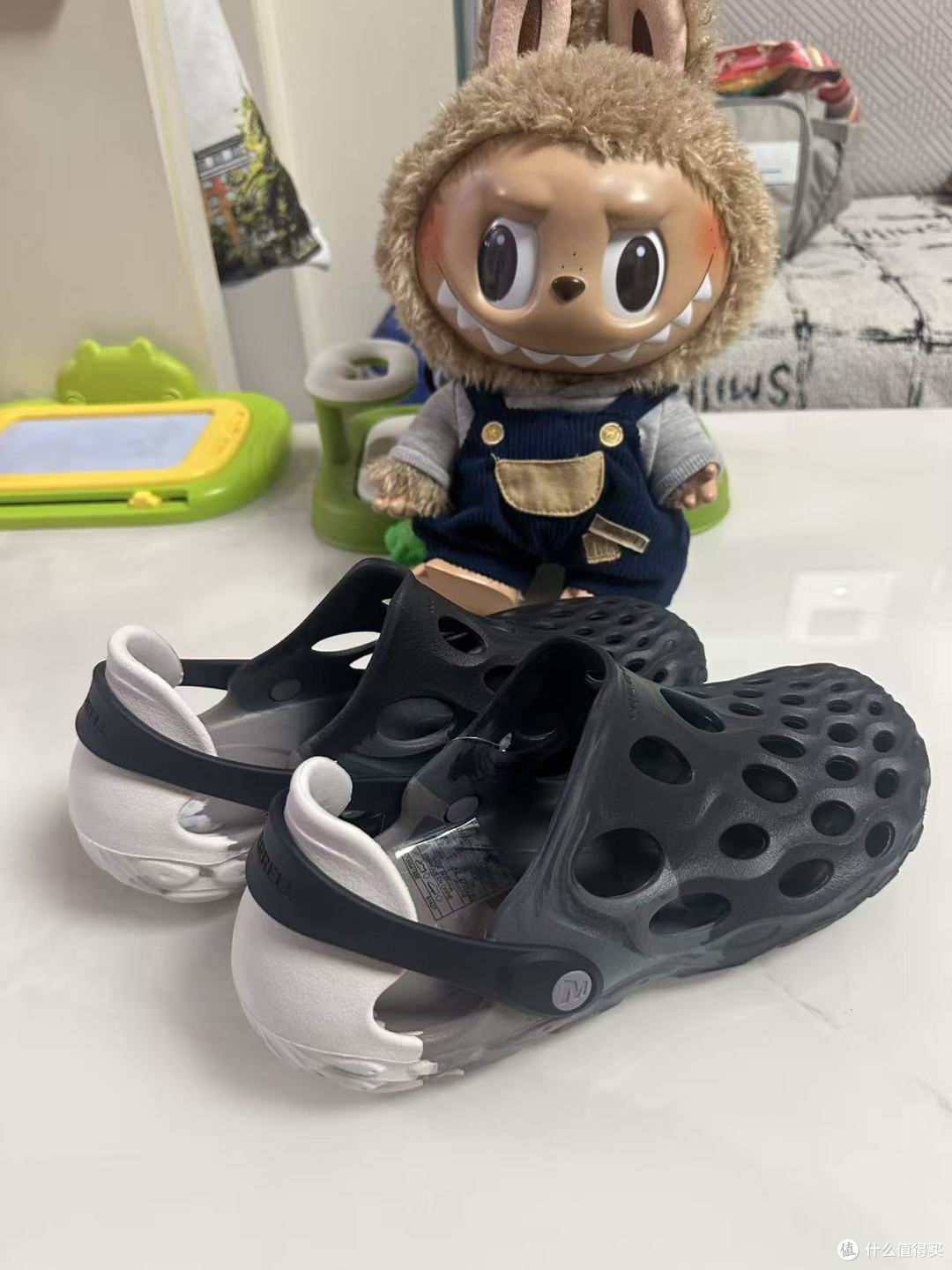 侧脸：颜值蛮高