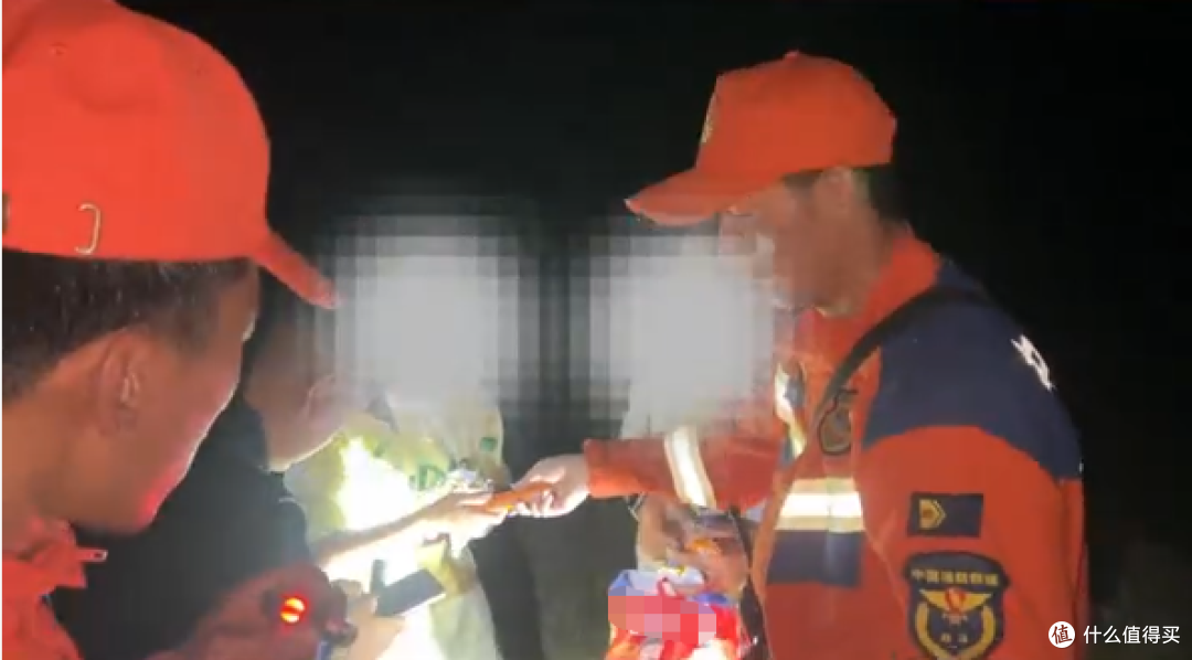 山野备忘录|"带女儿爬山散散心"——深夜 7 小时,父女俩困在贺兰山上